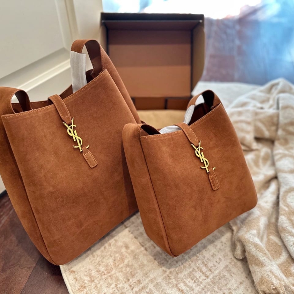 Saint Laurent Le 5 À 7 Supple In Suede Golden Brown 24Cm - Image 3