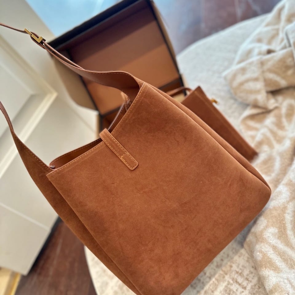 Saint Laurent Le 5 À 7 Supple In Suede Golden Brown 24Cm - Image 4