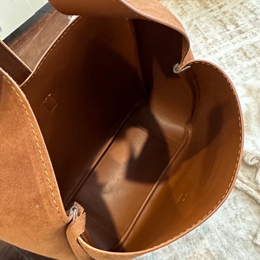 Saint Laurent Le 5 À 7 Supple In Suede Golden Brown 24Cm - Image 5