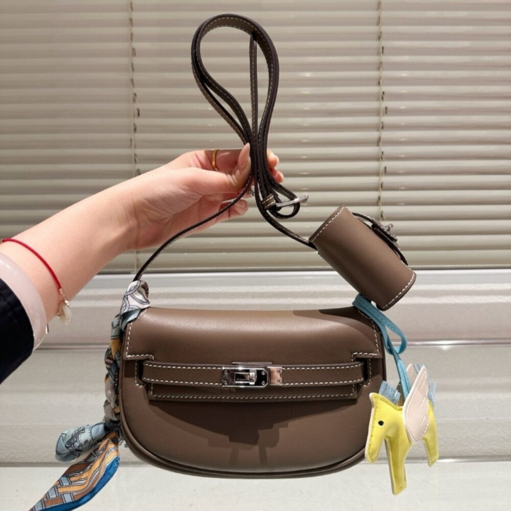 Alternative view of Hermes Kelly Moove Swift Silver Hardware Etoupe 17Cm