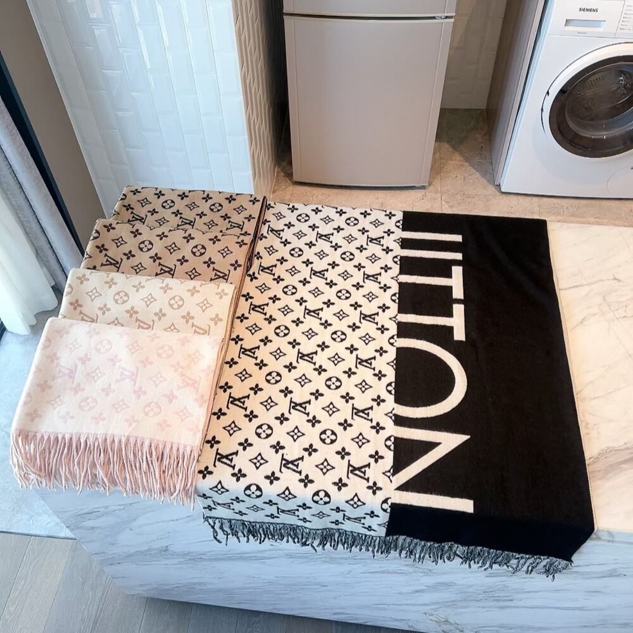 Louis Vuitton Monogram Split Scarf Black 180Cm M70924 - Image 4