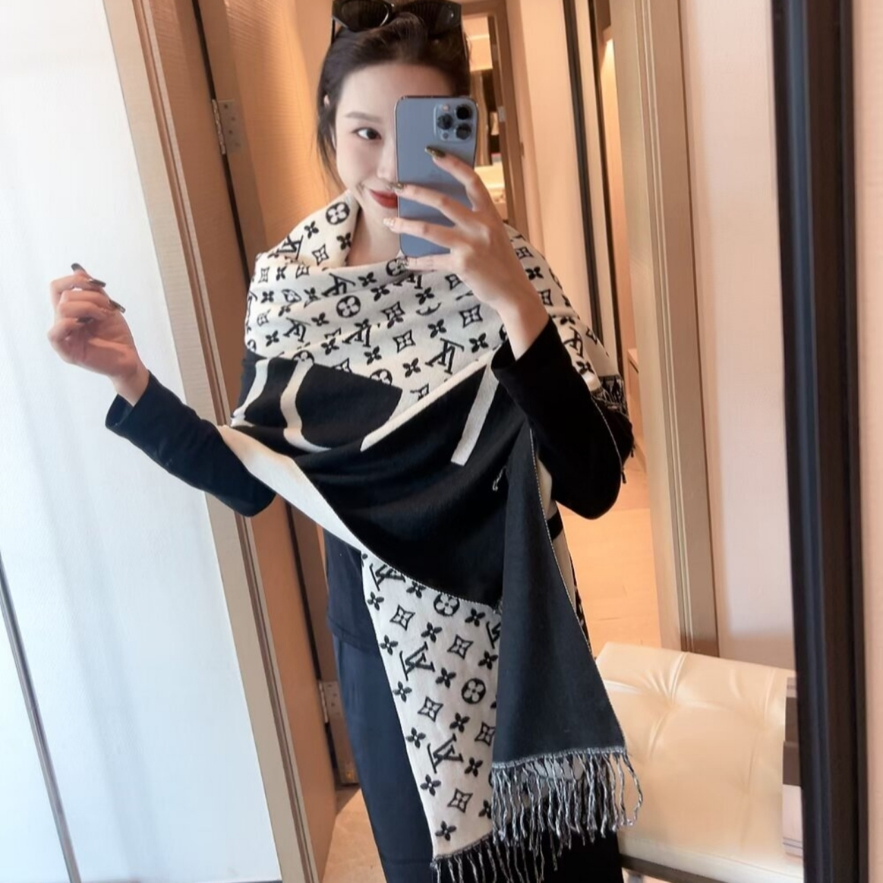 Louis Vuitton Monogram Split Scarf Black 180Cm M70924 - Image 5