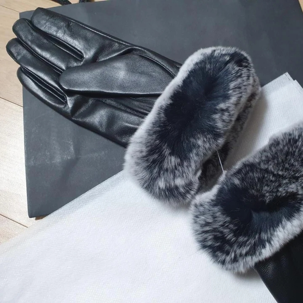 Chanel CC Signature Gloves Black - Image 4