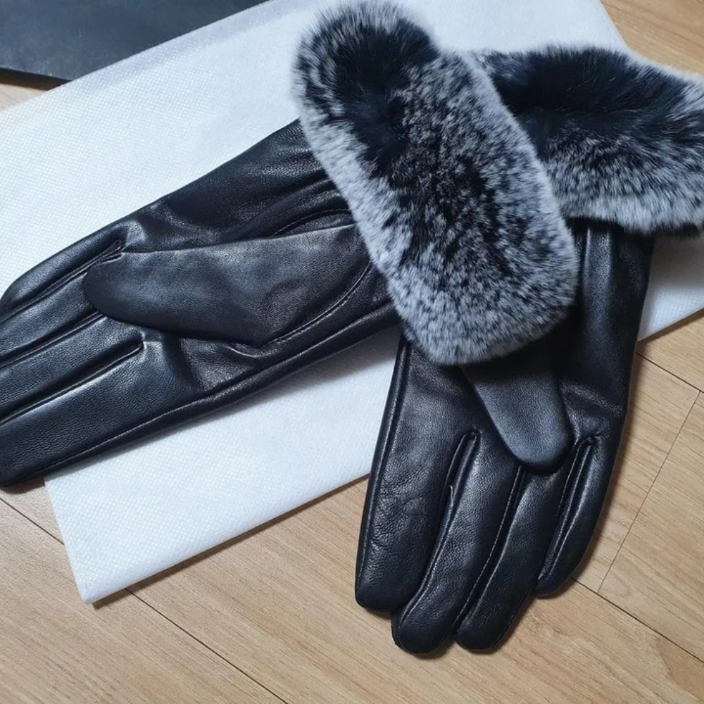 Chanel CC Signature Gloves Black - Image 6