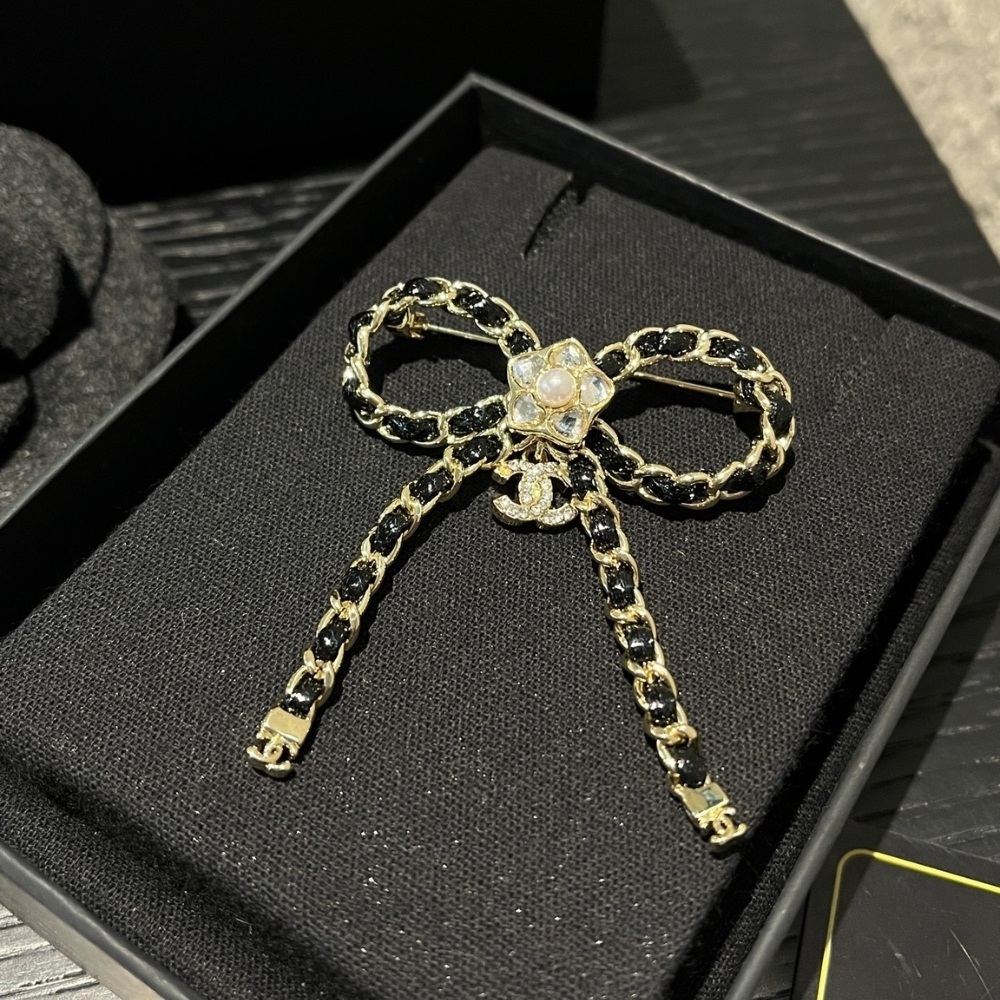 Alternative view of Chanel Brooch Metal Glass Pearls And Strass Gold ABG282 B21853 U3436