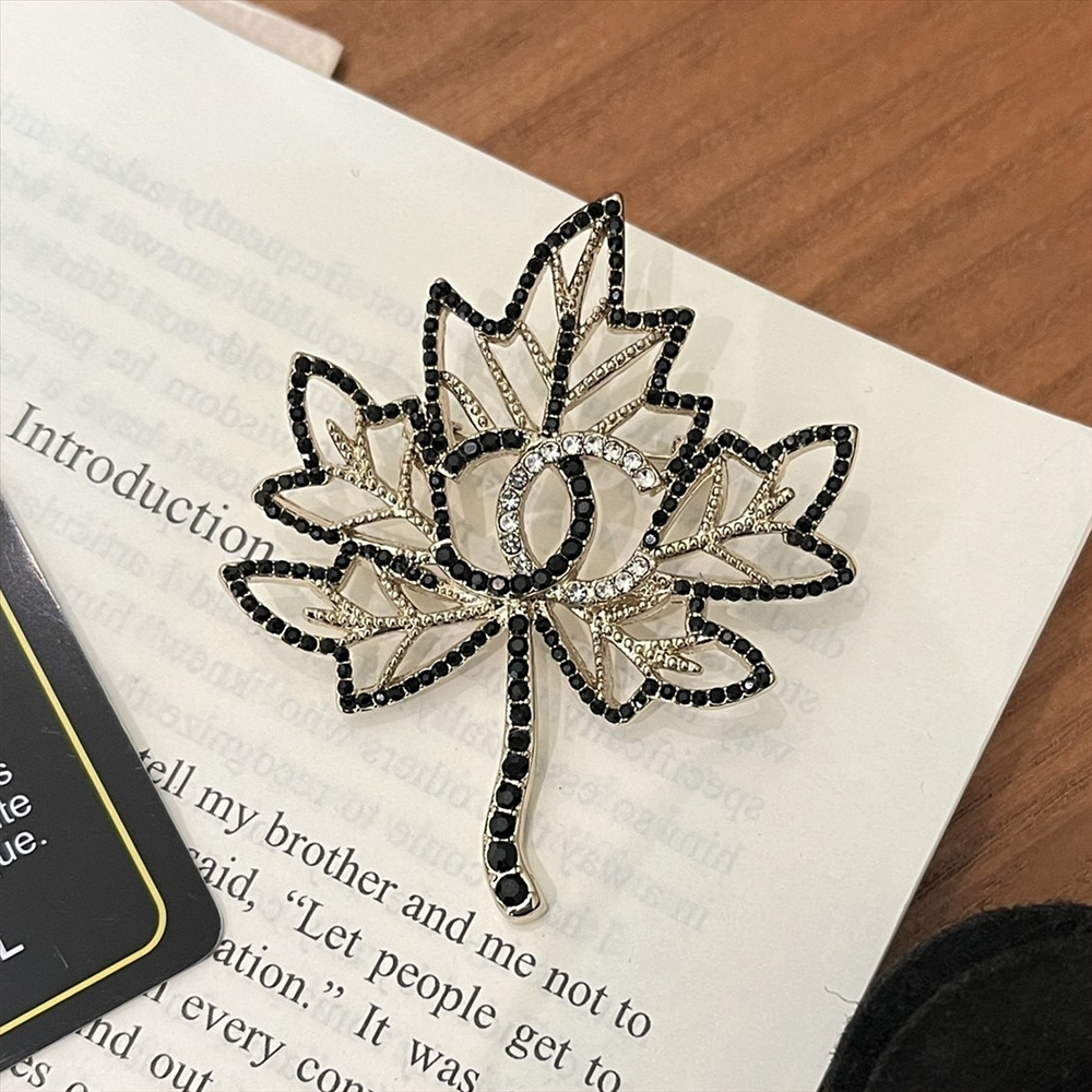 Alternative view of Chanel CC Leaf Brooch Black Gold