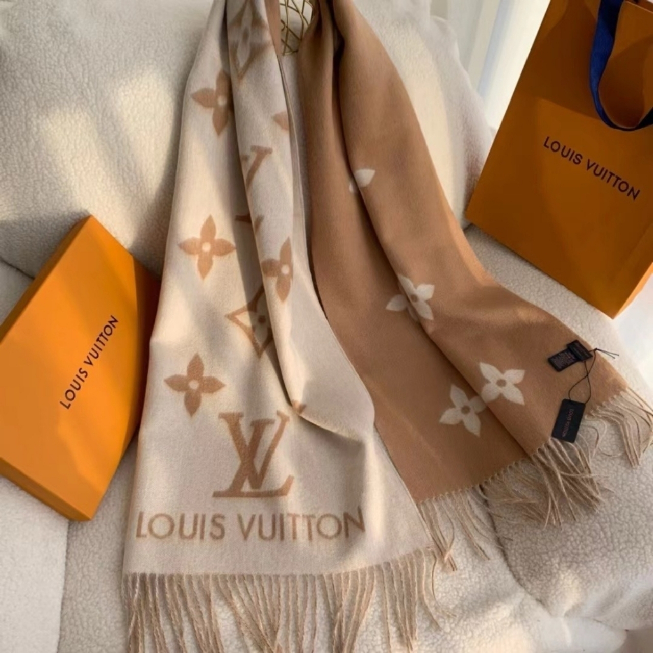 Louis Vuitton Reykjavik Scarf Beige 180Cm M78123 - Image 3