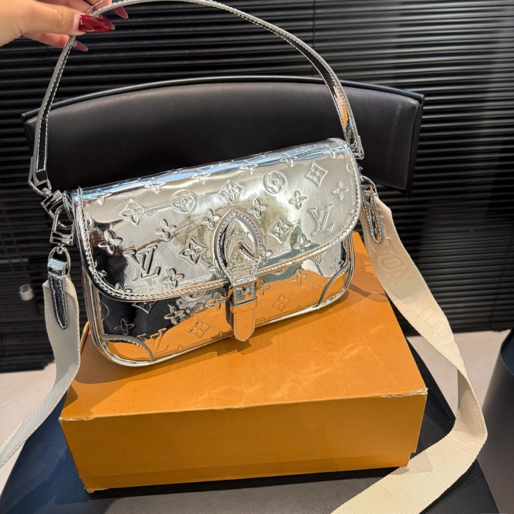 Alternative view of Louis Vuitton Diane Bag Monogram Miroir Silver 25Cm