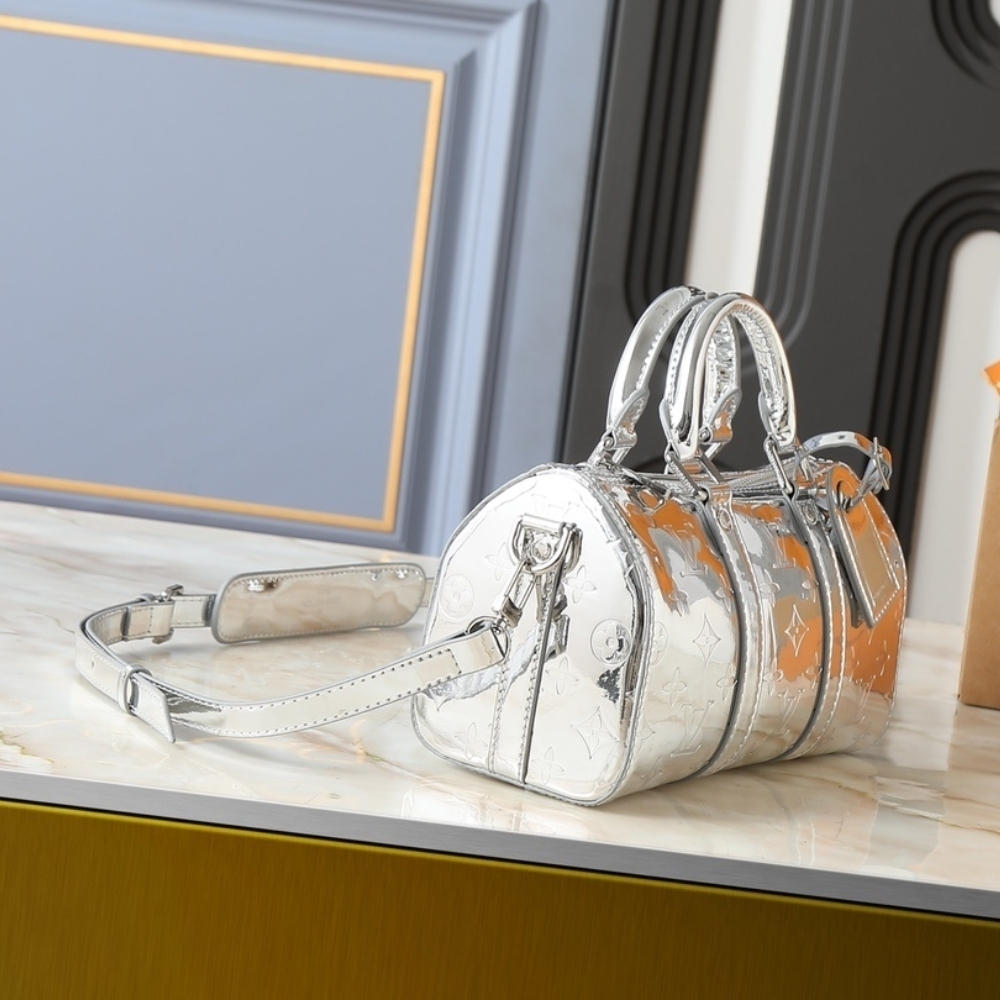 Louis Vuitton Keepall Bandoulière 25 Monogram Miroir Silver 25Cm - Image 3