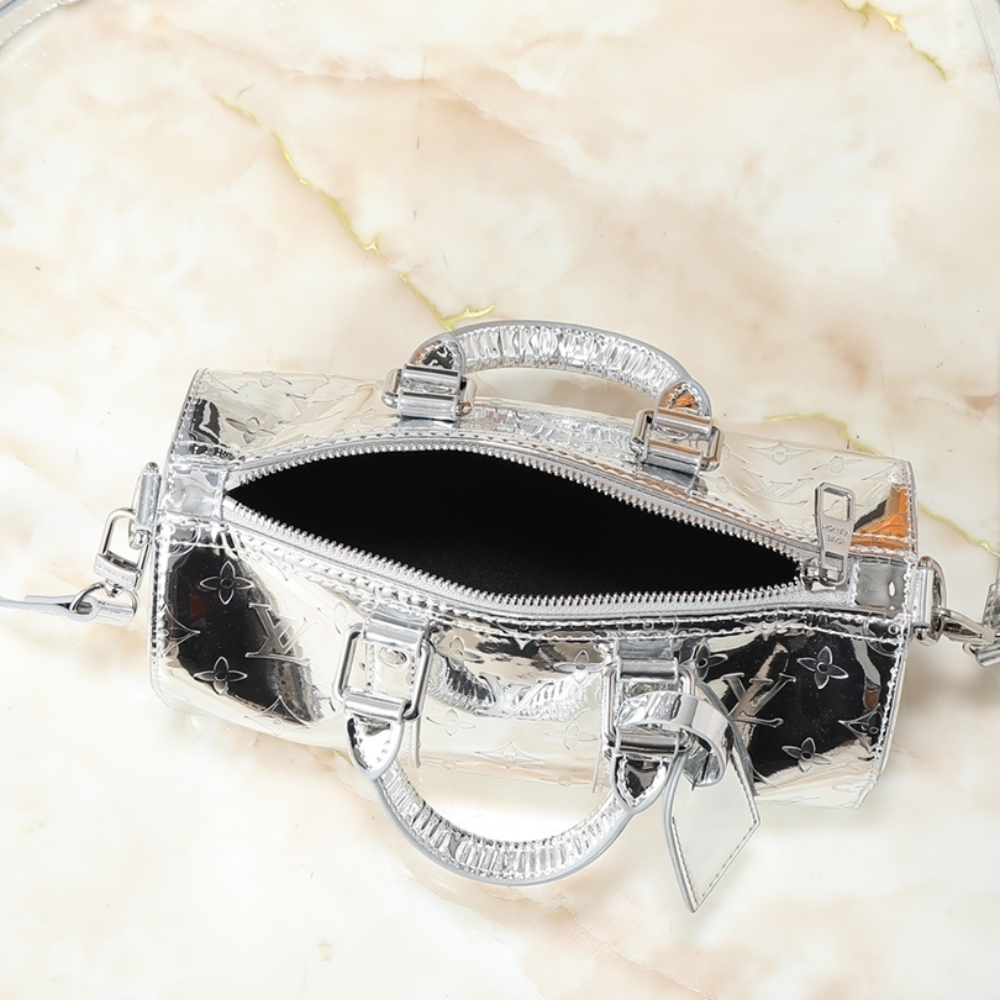 Louis Vuitton Keepall Bandoulière 25 Monogram Miroir Silver 25Cm - Image 6