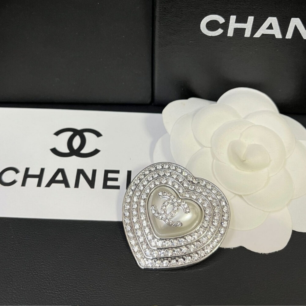 Alternative view of Chanel CC Heart Brooch Silver With Pearl Heart