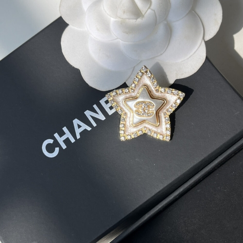 Alternative view of Chanel CC Star Brooch Gold