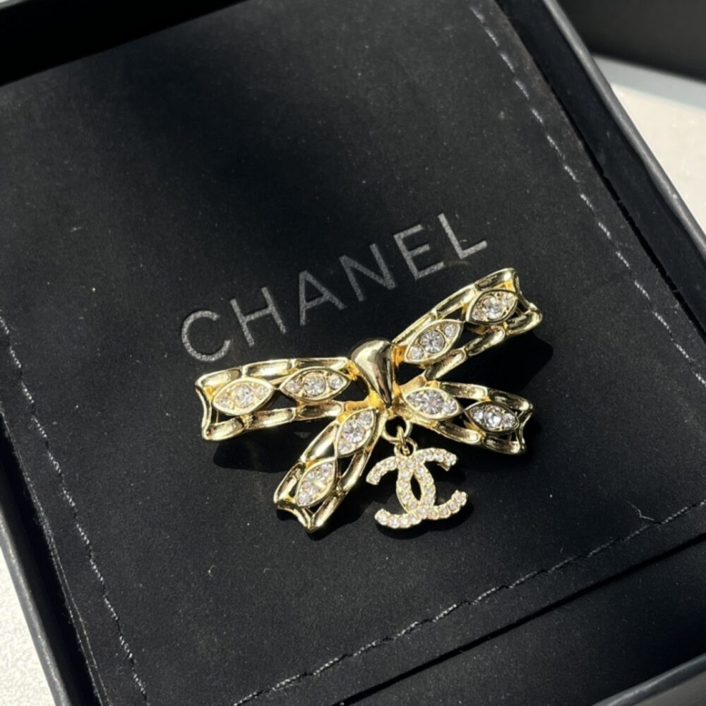 Alternative view of Chanel CC Bowtie Brooch Gold