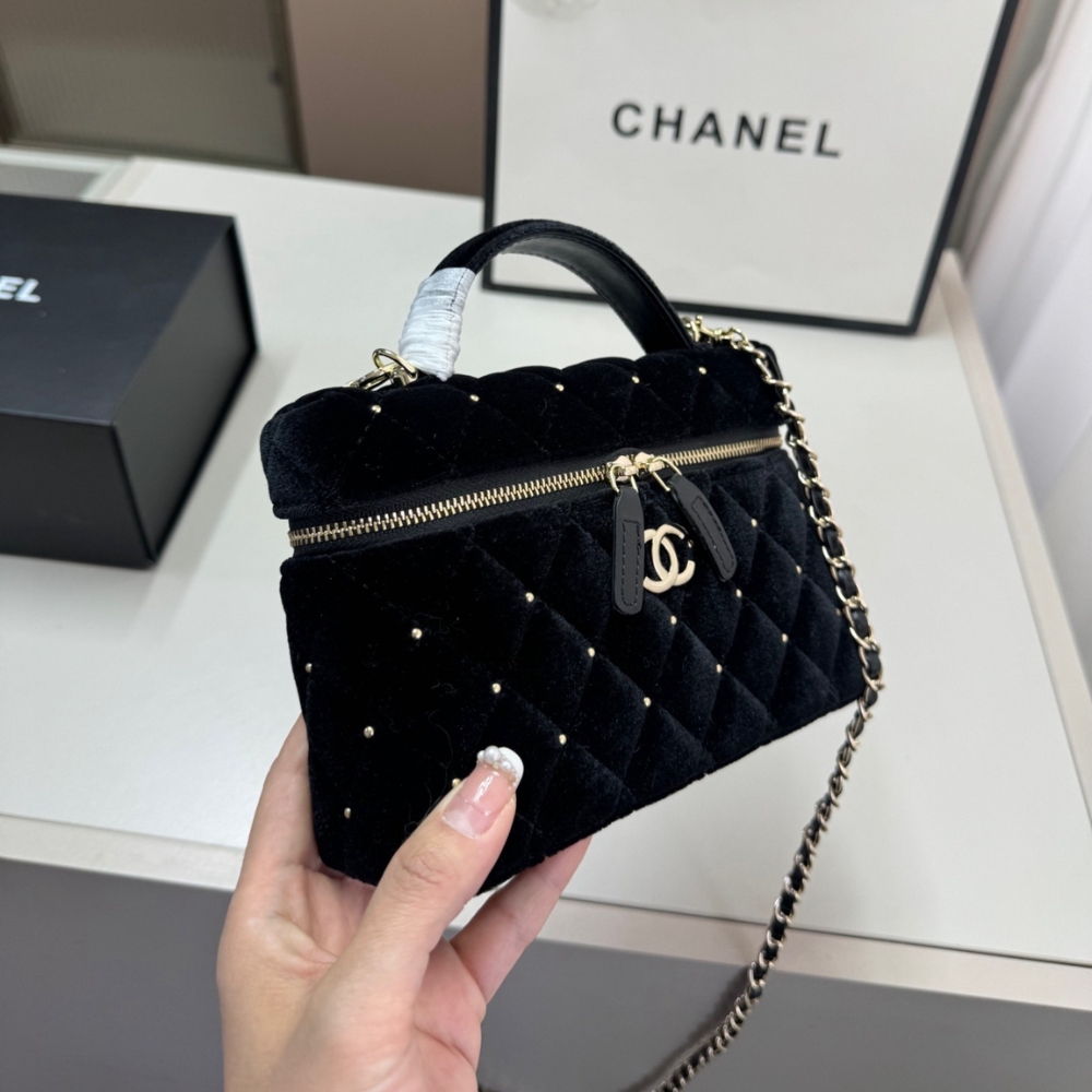 Chanel Vanity With Chain Velvet Diamante And Gold Tone Metal Black 19Cm AP4860 B17652 94305 - Image 6