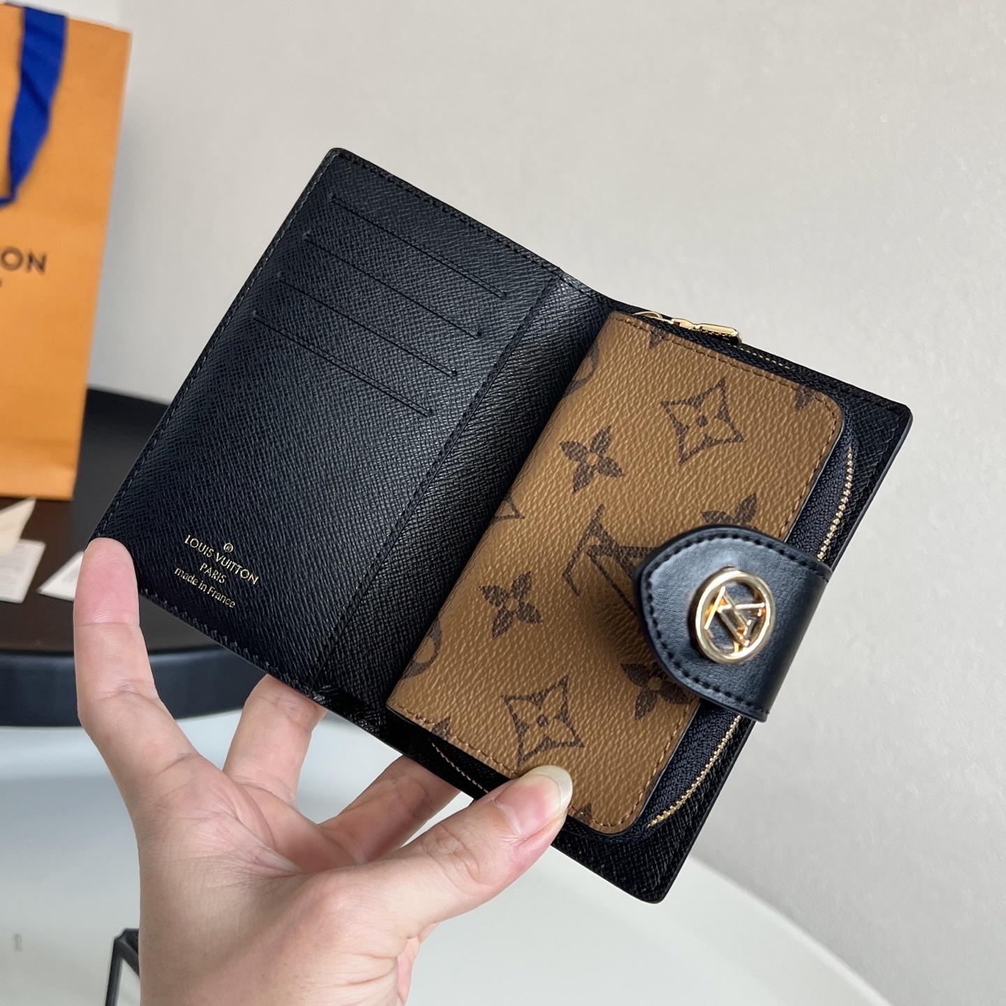 Louis Vuitton Juliette Wallet Monogram Giant Brown 13Cm M69432 - Image 5