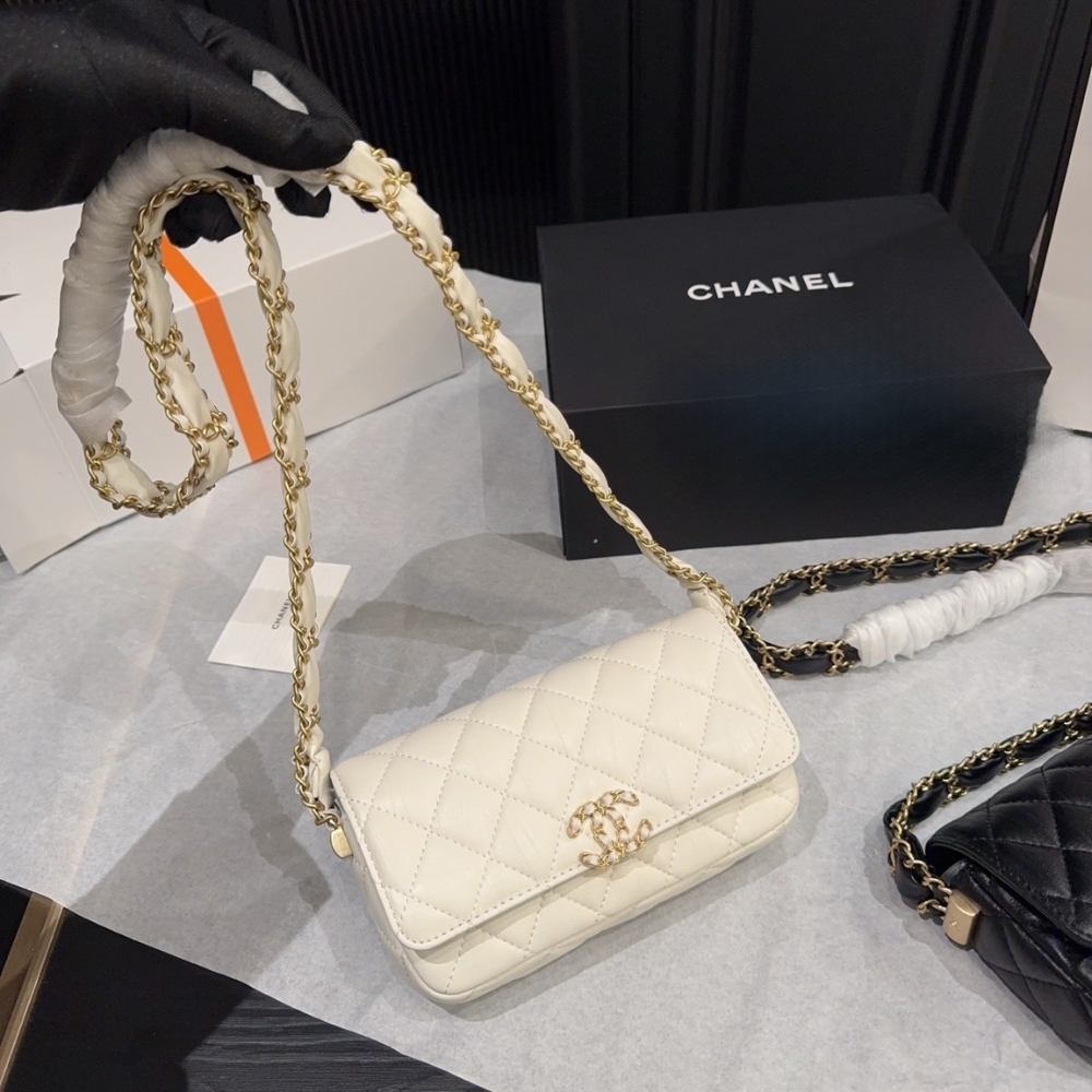 Alternative view of Chanel Phone Holder with Chain Aged Leather White 18cm AP3570 B14306 10601
