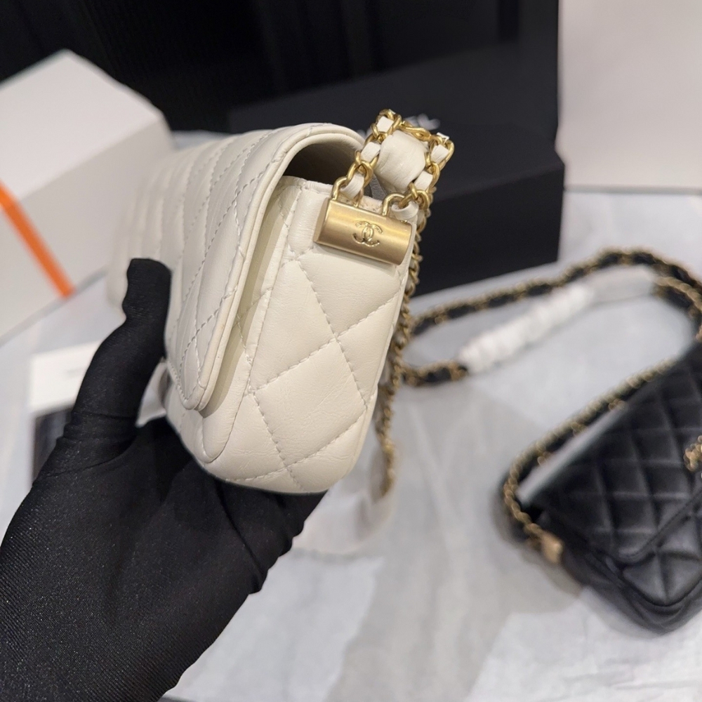 Chanel Phone Holder with Chain Aged Leather White 18cm AP3570 B14306 10601 - Image 4