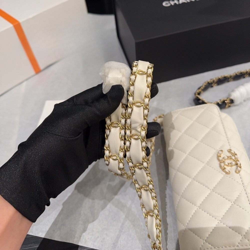 Chanel Phone Holder with Chain Aged Leather White 18cm AP3570 B14306 10601 - Image 6