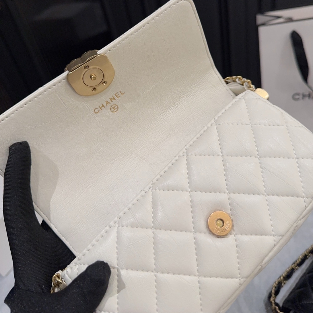 Chanel Phone Holder with Chain Aged Leather White 18cm AP3570 B14306 10601 - Image 7