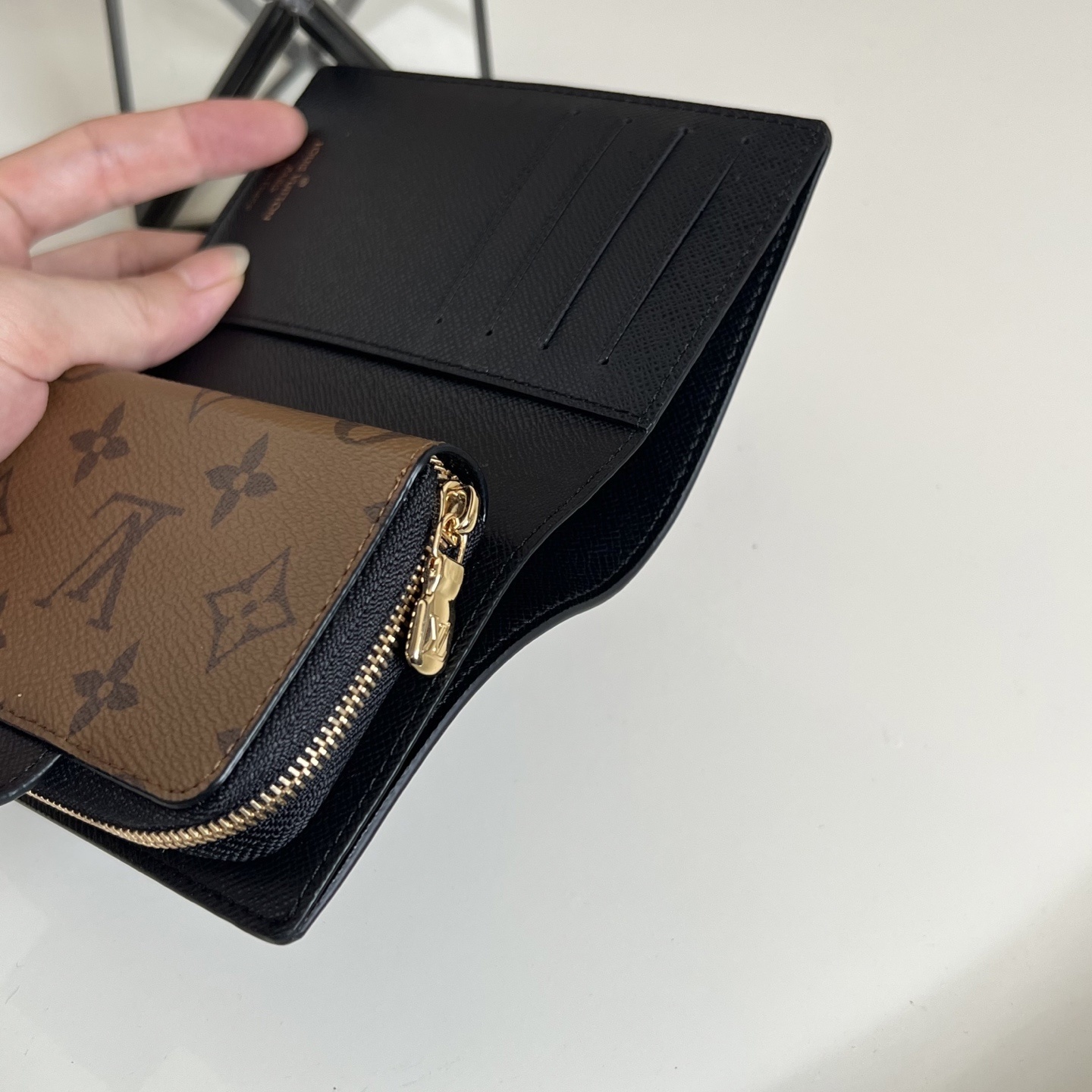 Louis Vuitton Juliette Wallet Monogram Giant Brown 13Cm M69432 - Image 6