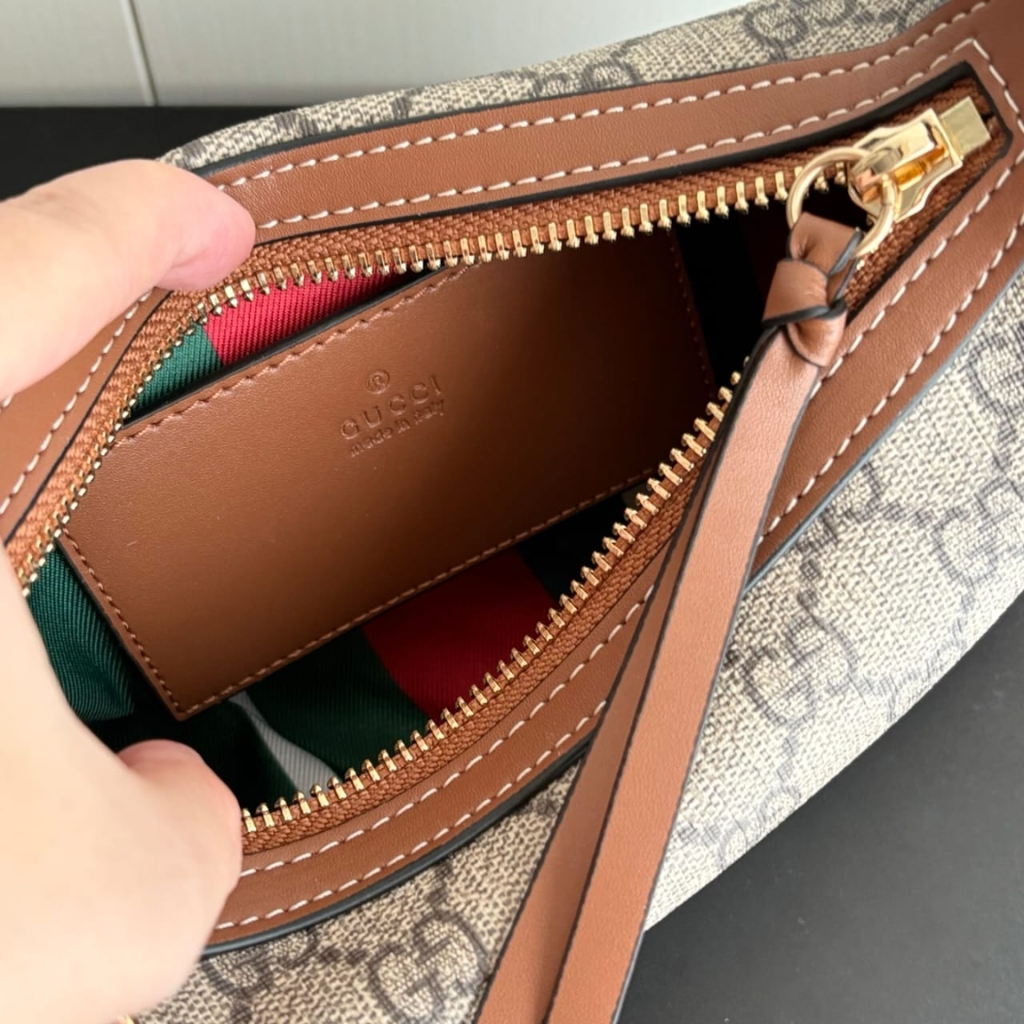 Gucci GG Emblem Small Shoulder Bag Beige And Dark Brown 24Cm 847447 FAD6L 9758 - Image 7
