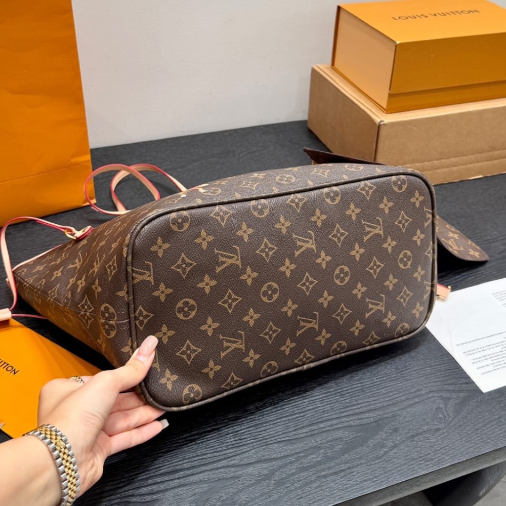 Louis Vuitton Neverfull MM Tote Monogram Canvas With Puppies 31Cm - Image 11
