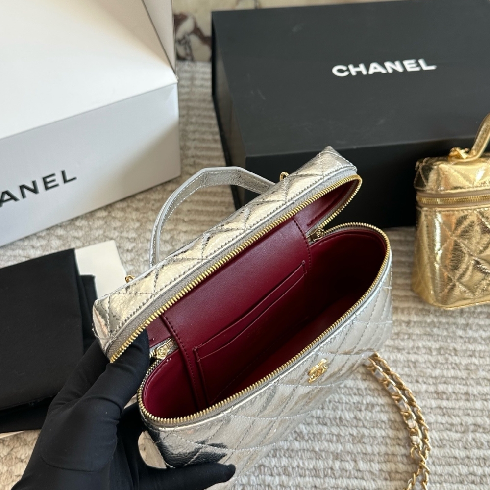 Chanel Vanity Case With Chain Metallic Silver 20Cm - Image 6
