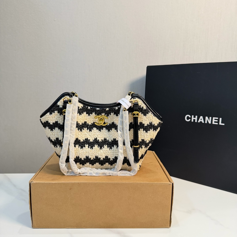 Alternative view of Chanel Small Shopping Bag Braided Straw And Gold Tone Metal Beige And Black 20Cm