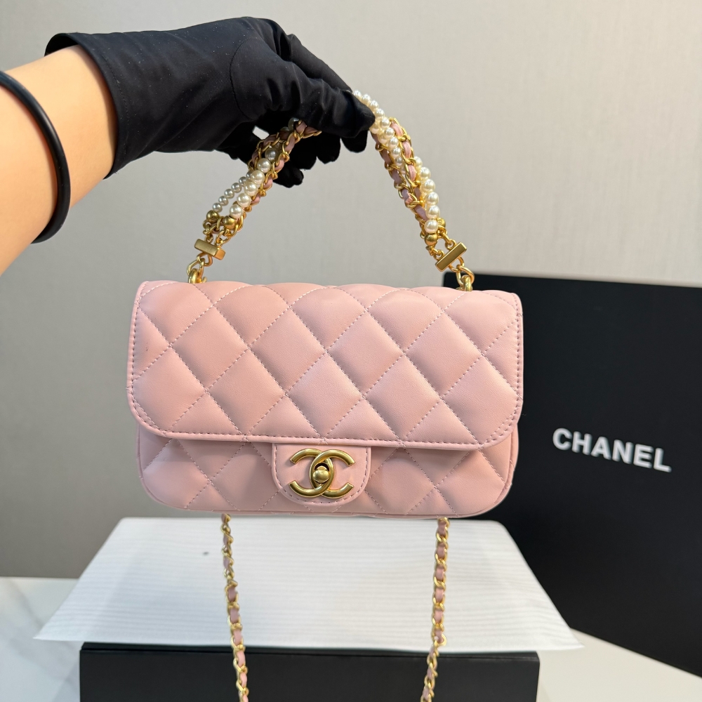 Chanel Mini Flap Bag in Shiny Leather and Pearls Light Pink 20Cm - Image 6