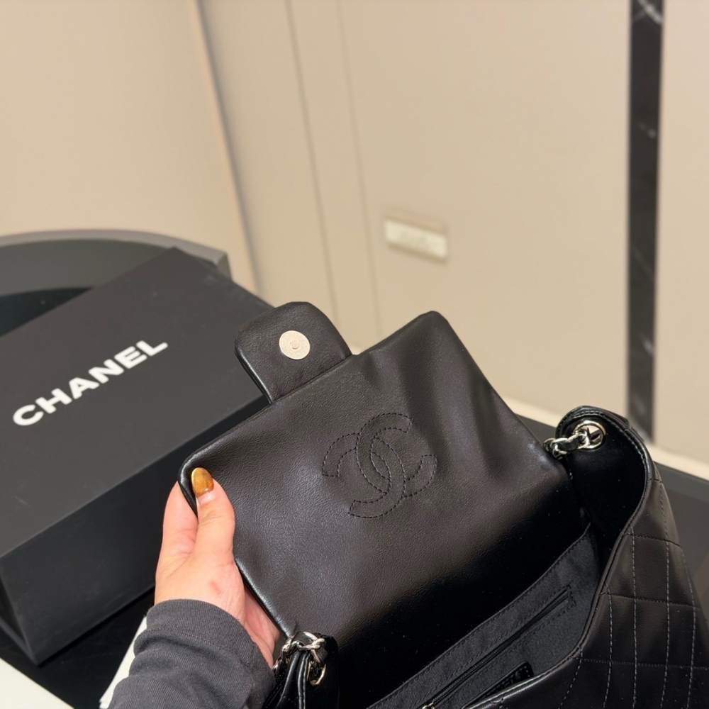 Chanel Hobo Bag Gold Tone Metal In Black 38Cm - Image 8