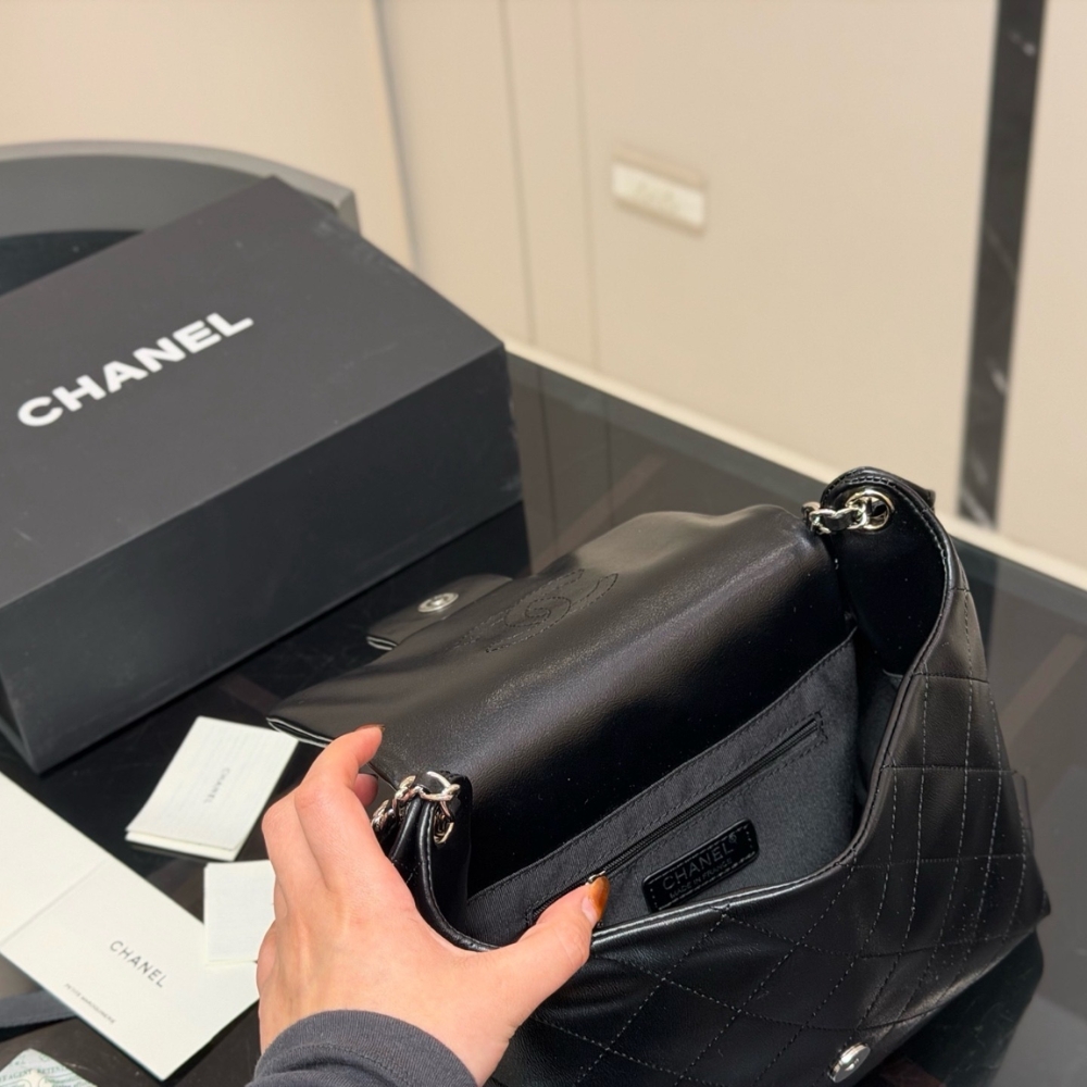 Chanel Hobo Bag Gold Tone Metal In Black 38Cm - Image 9