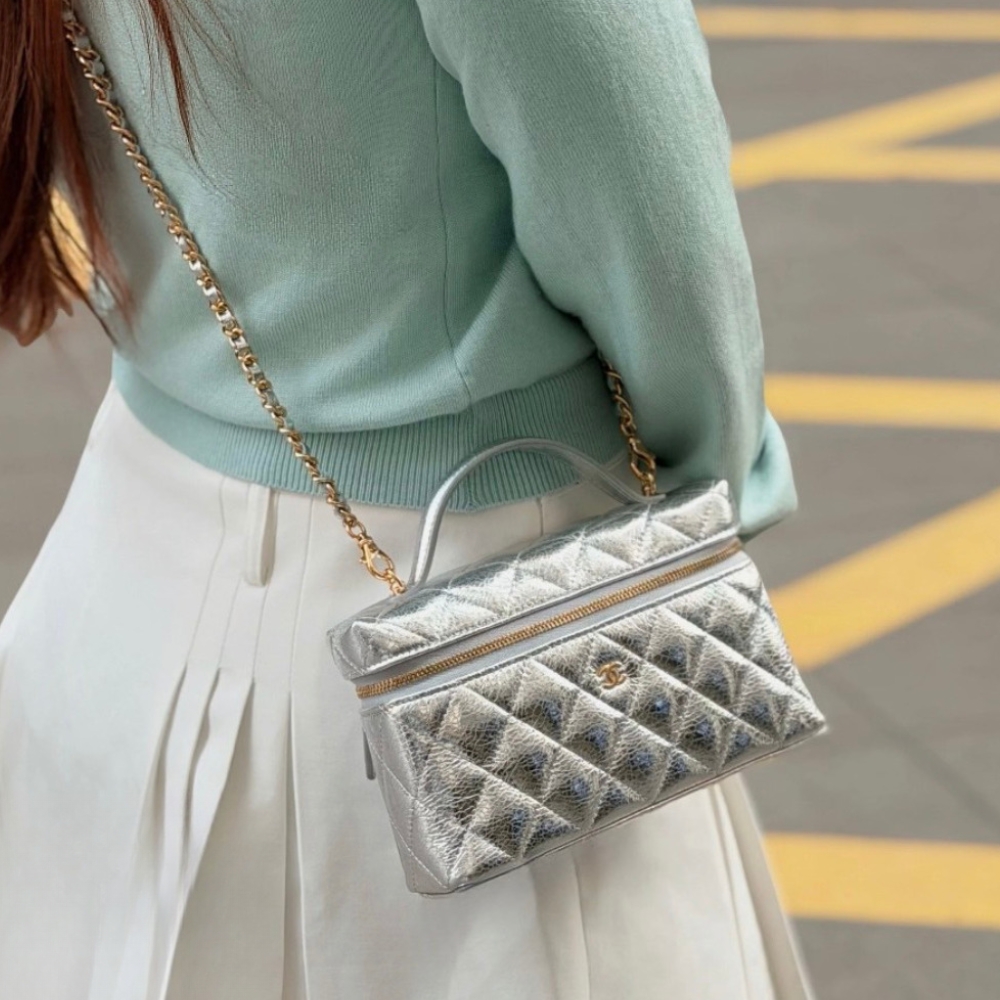Chanel Vanity Case With Chain Metallic Silver 20Cm - Image 8