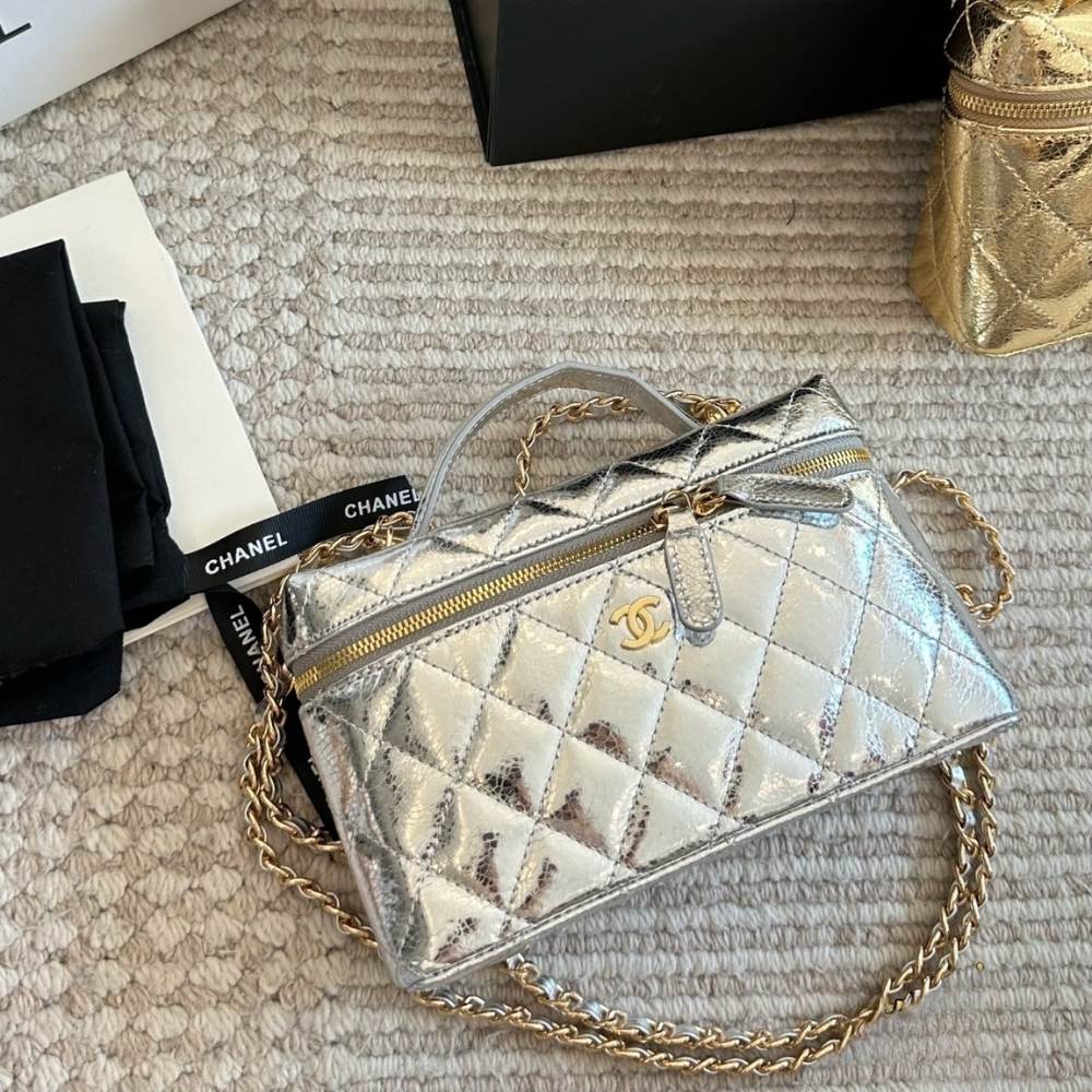 Alternative view of Chanel Vanity Case With Chain Metallic Silver 20Cm