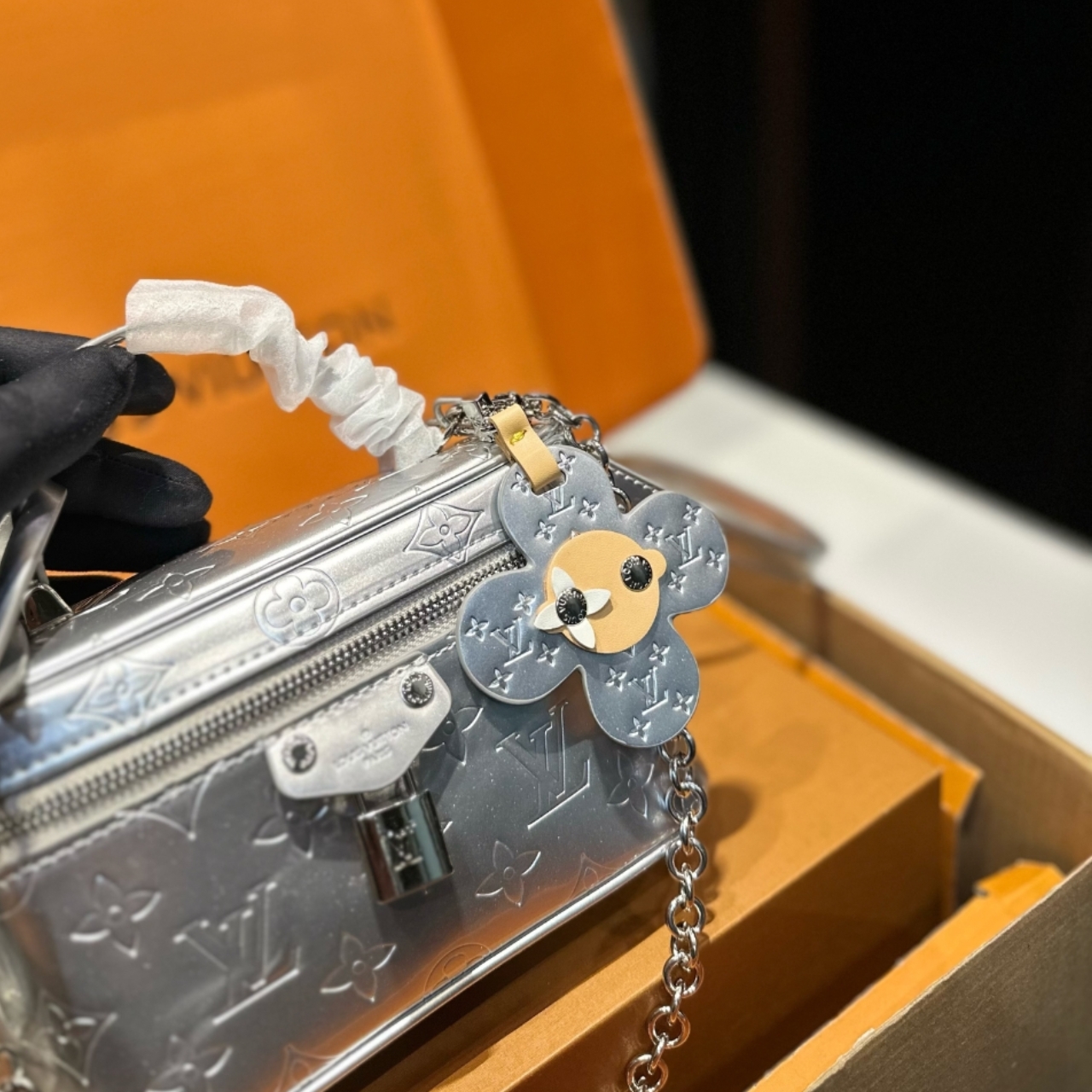 Louis Vuitton Vanity Chain Pouch Silver 19Cm M26097 - Image 3