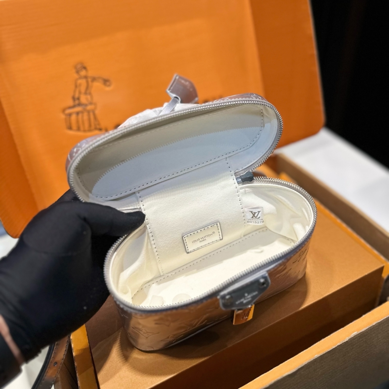 Louis Vuitton Vanity Chain Pouch Silver 19Cm M26097 - Image 8