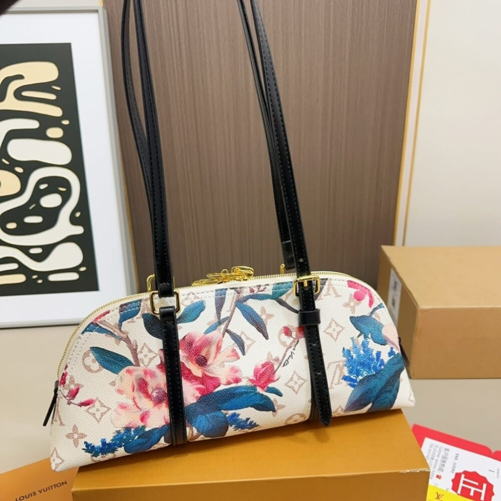 Alternative view of Louis Vuitton Squire East West Monogram Canvas Dune 29cm M29185