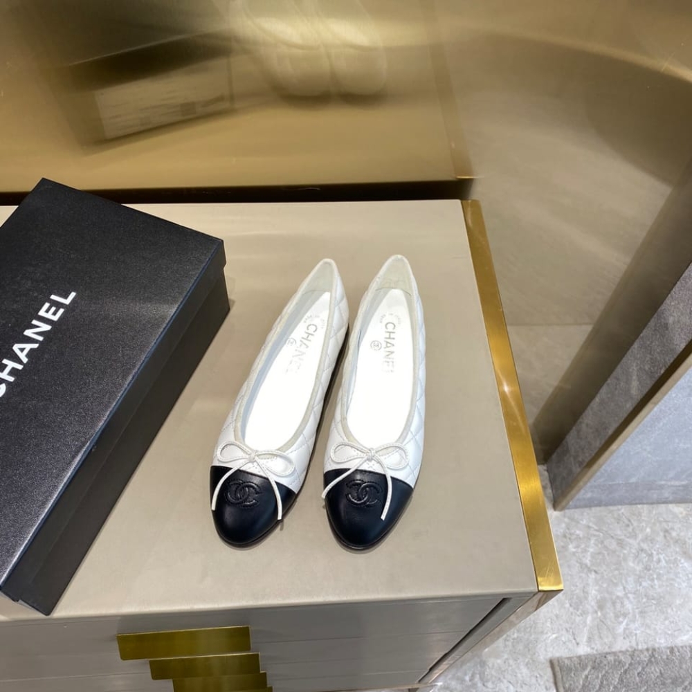 Chanel Ballerina Flats White And Black - Image 4