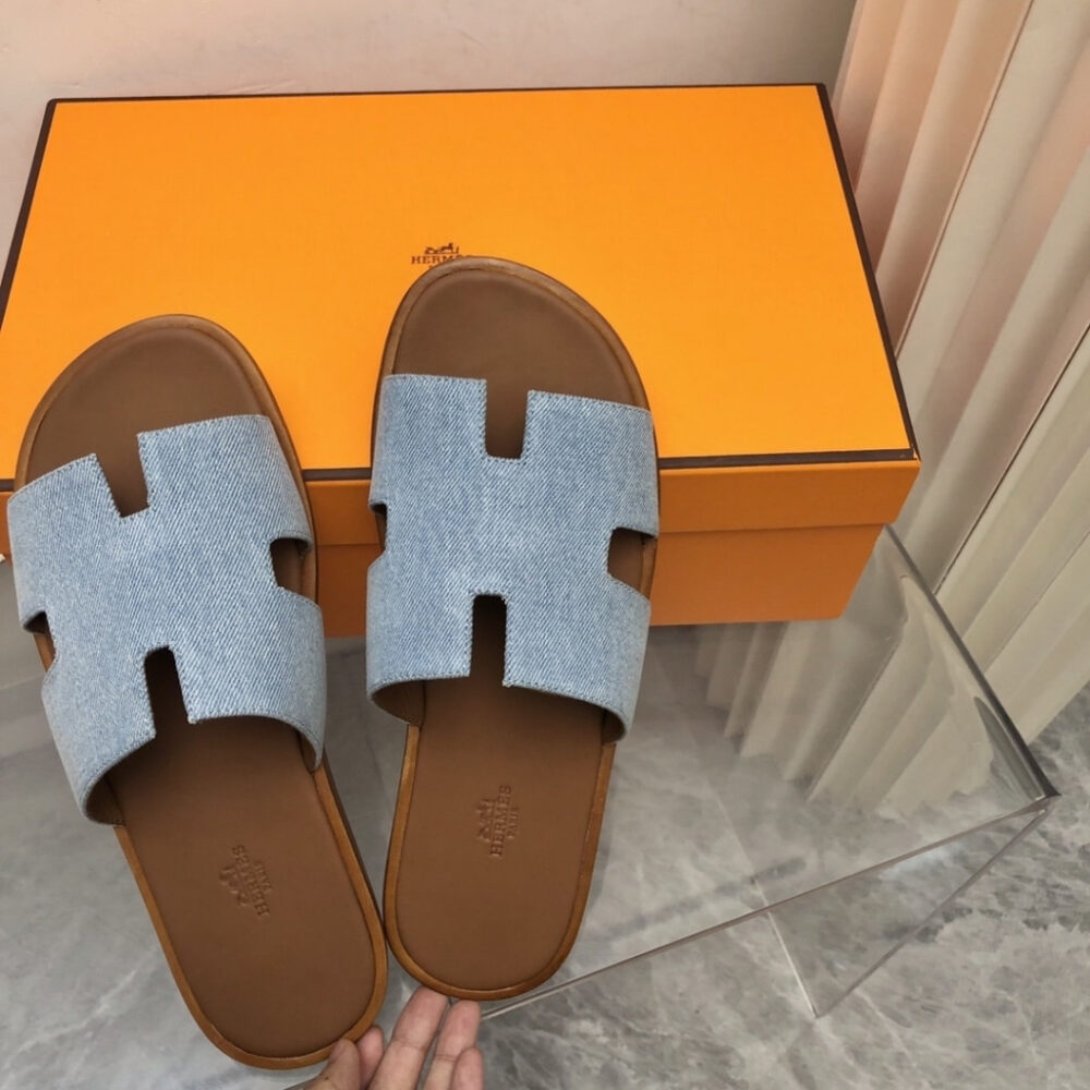 Alternative view of Hermes Izmir Sandal Bleu Clair H221819ZHCB400