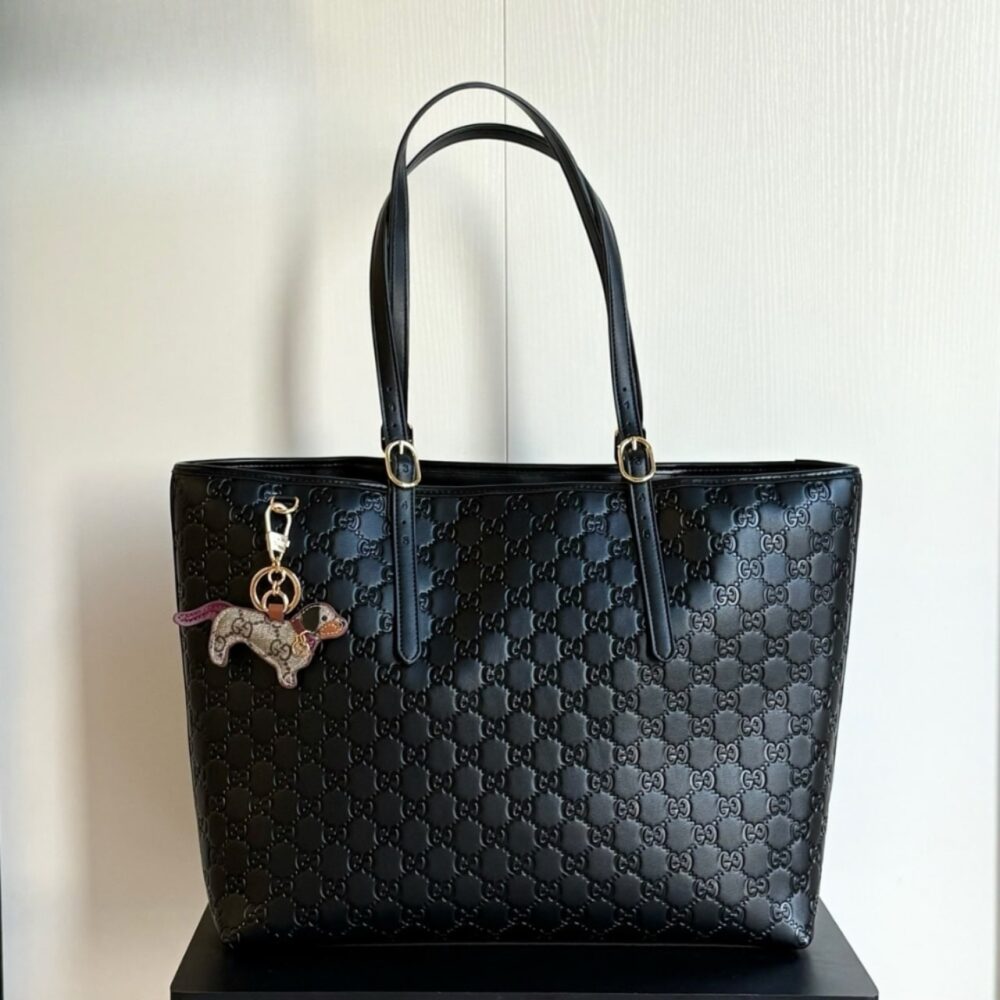 Alternative view of Gucci GG Emblem Large Tote Bag Black 37Cm 847455 AAFDV 1000