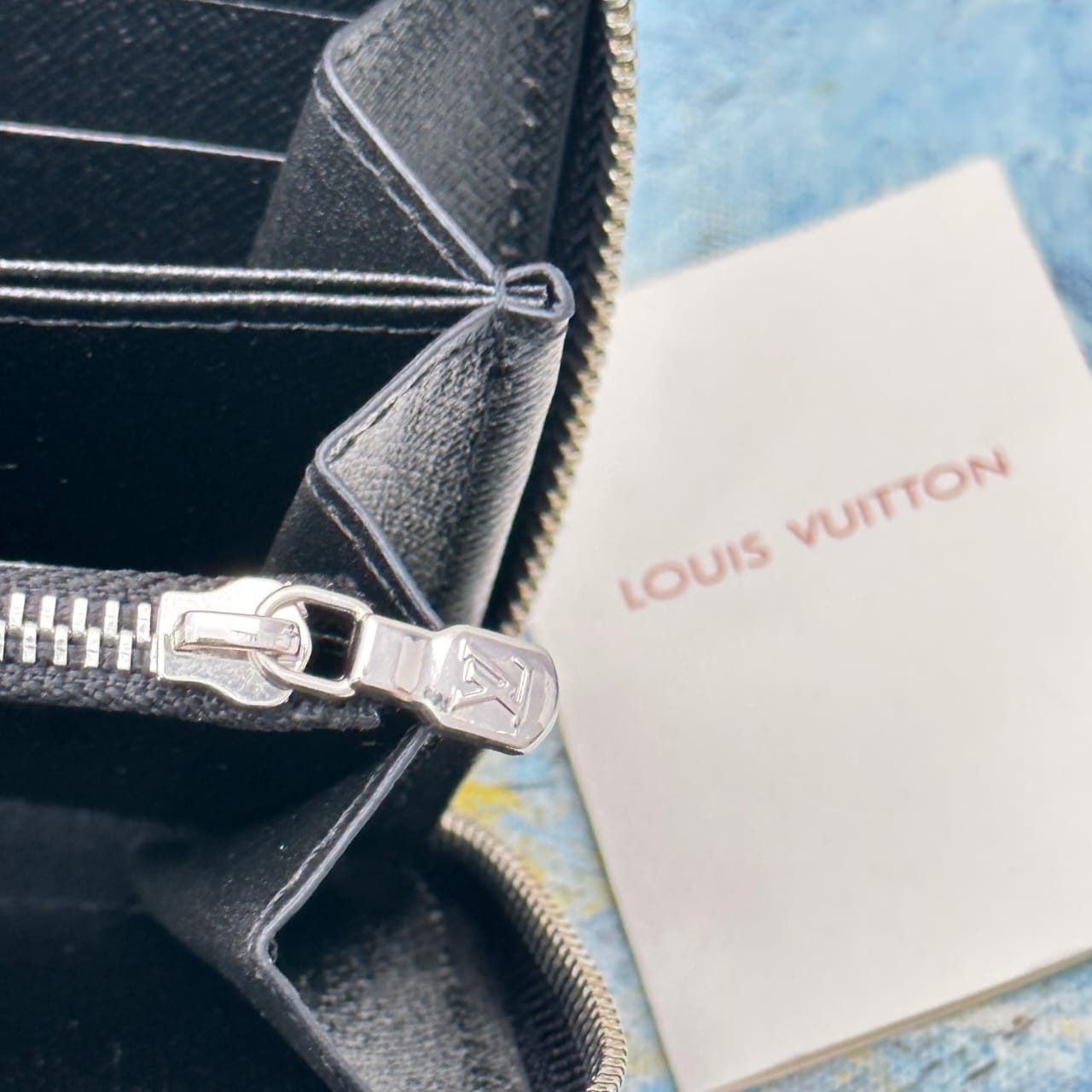 Louis Vuitton LV Zippy Organizer Monogram Black 19Cm M82081 - Image 8