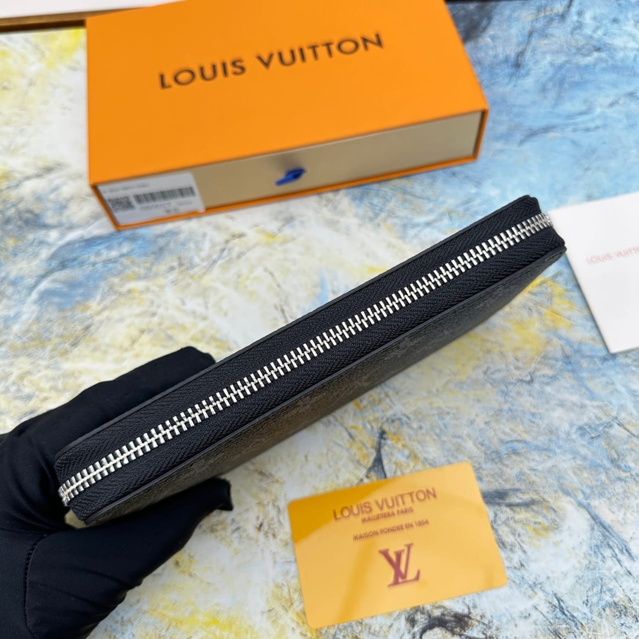 Louis Vuitton LV Zippy Organizer Monogram Black 19Cm M82081 - Image 6