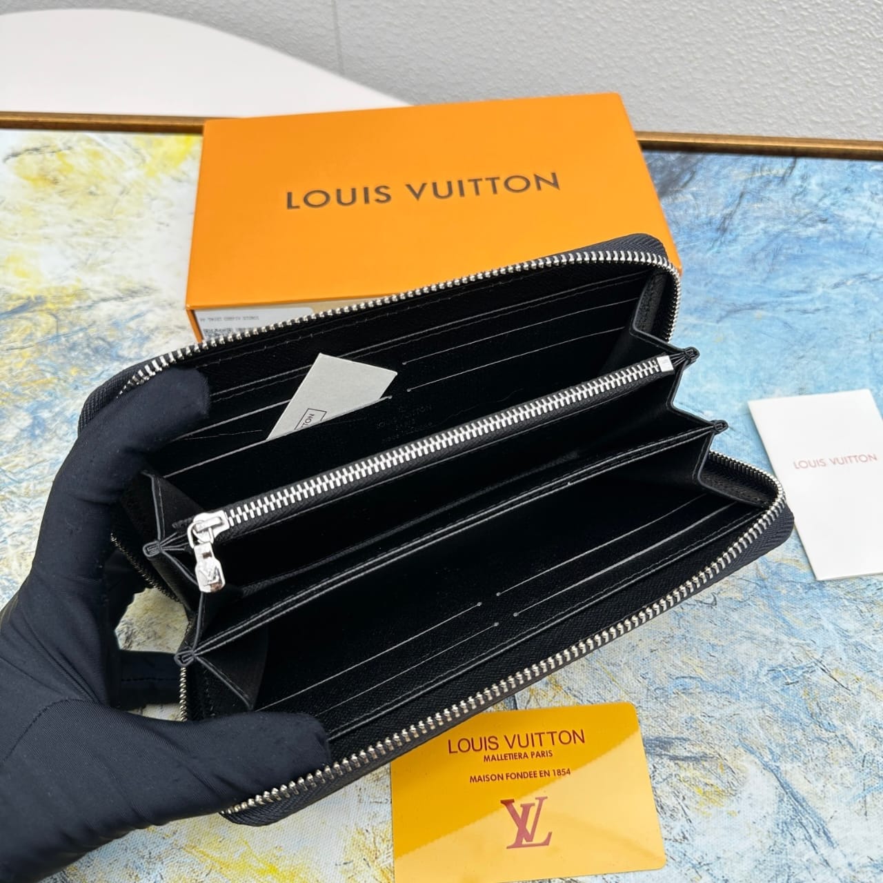 Louis Vuitton LV Zippy Organizer Monogram Black 19Cm M82081 - Image 10