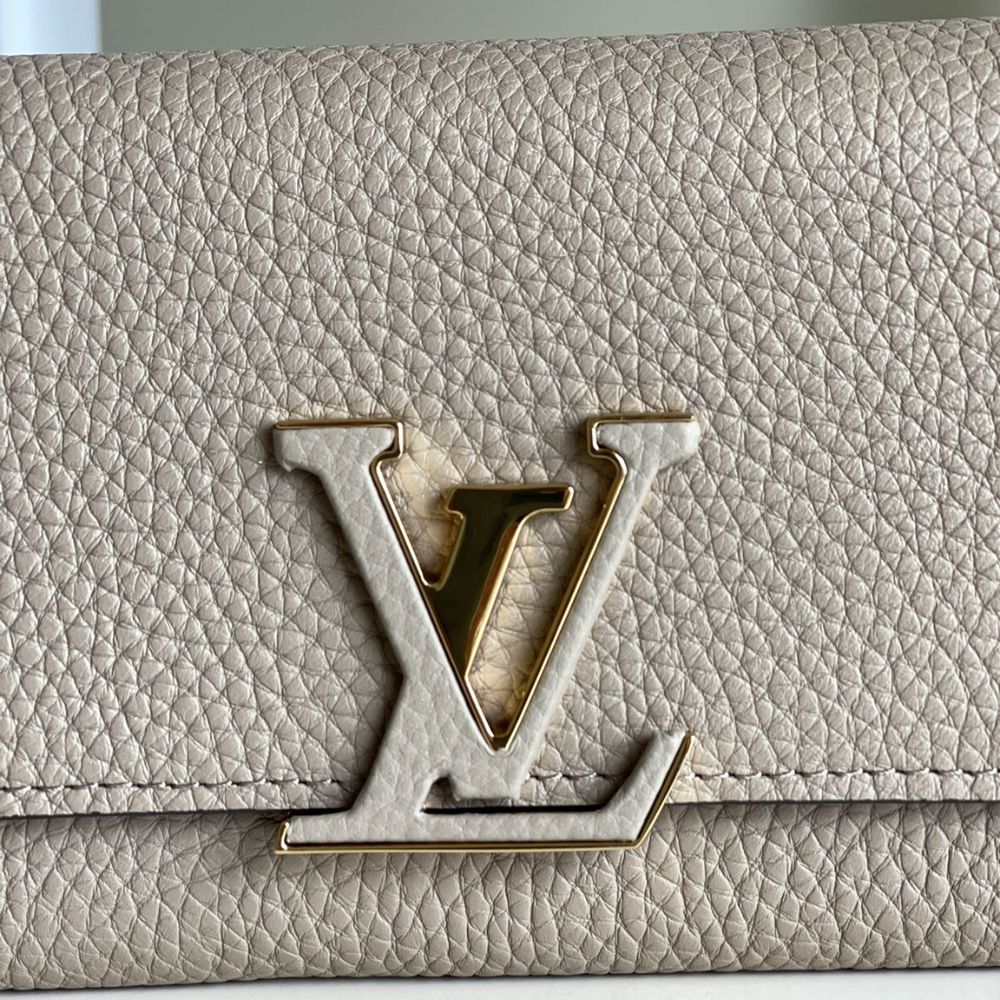 Louis Vuitton Capucines Wallet Galet Beige 20cm M61248 - Image 3