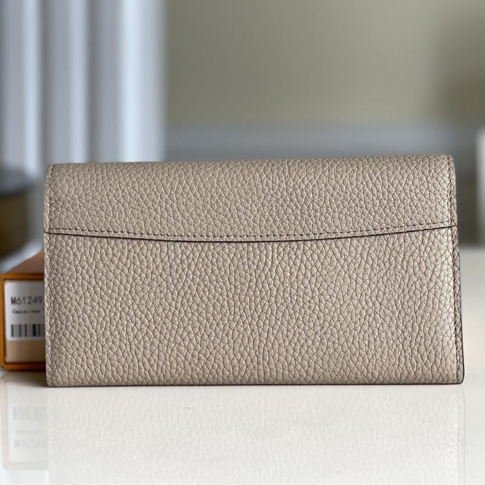 Louis Vuitton Capucines Wallet Galet Beige 20cm M61248 - Image 8