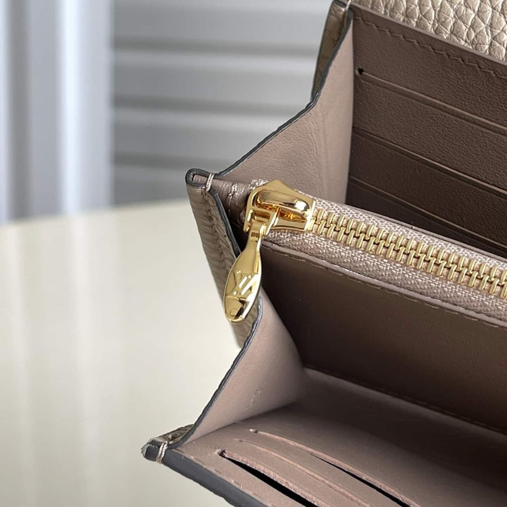 Louis Vuitton Capucines Wallet Galet Beige 20cm M61248 - Image 6