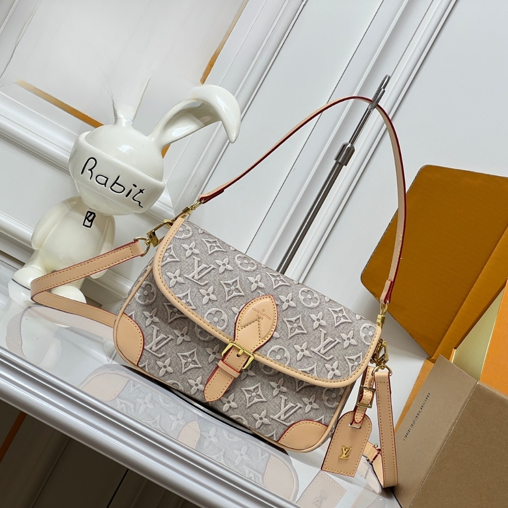 Louis Vuitton Diane PM Monogram Emblème Shoulder Bag Gray 24cm M29795 - Image 2