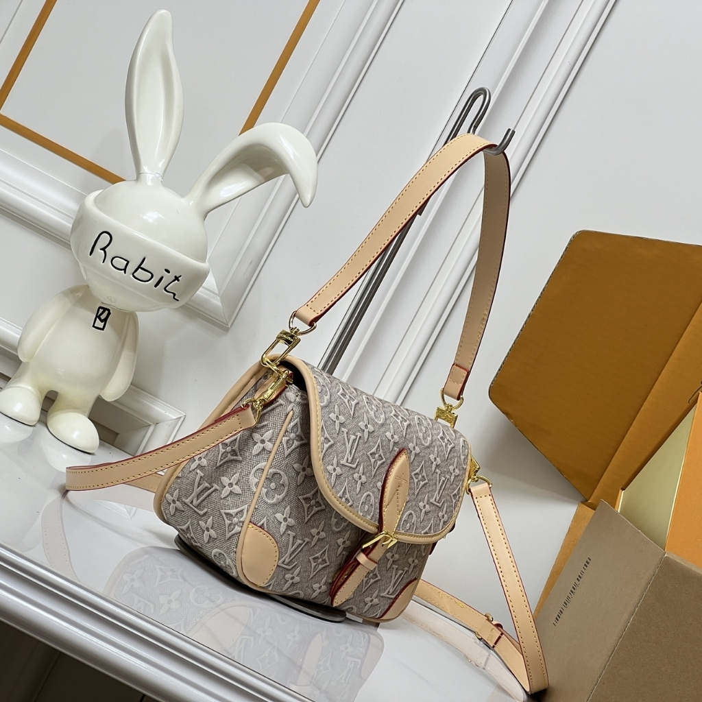 Louis Vuitton Diane PM Monogram Emblème Shoulder Bag Gray 24cm M29795 - Image 3