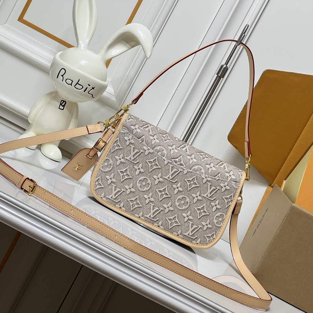 Louis Vuitton Diane PM Monogram Emblème Shoulder Bag Gray 24cm M29795 - Image 5