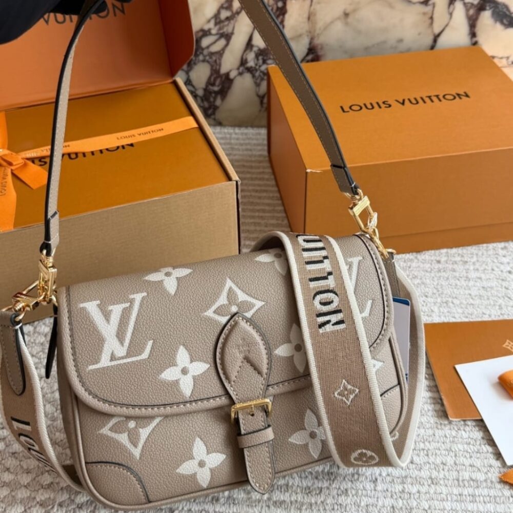 Alternative view of Louis Vuitton Diane Monogram Empreinte Gray Strap Beige Cream 24cm M46583